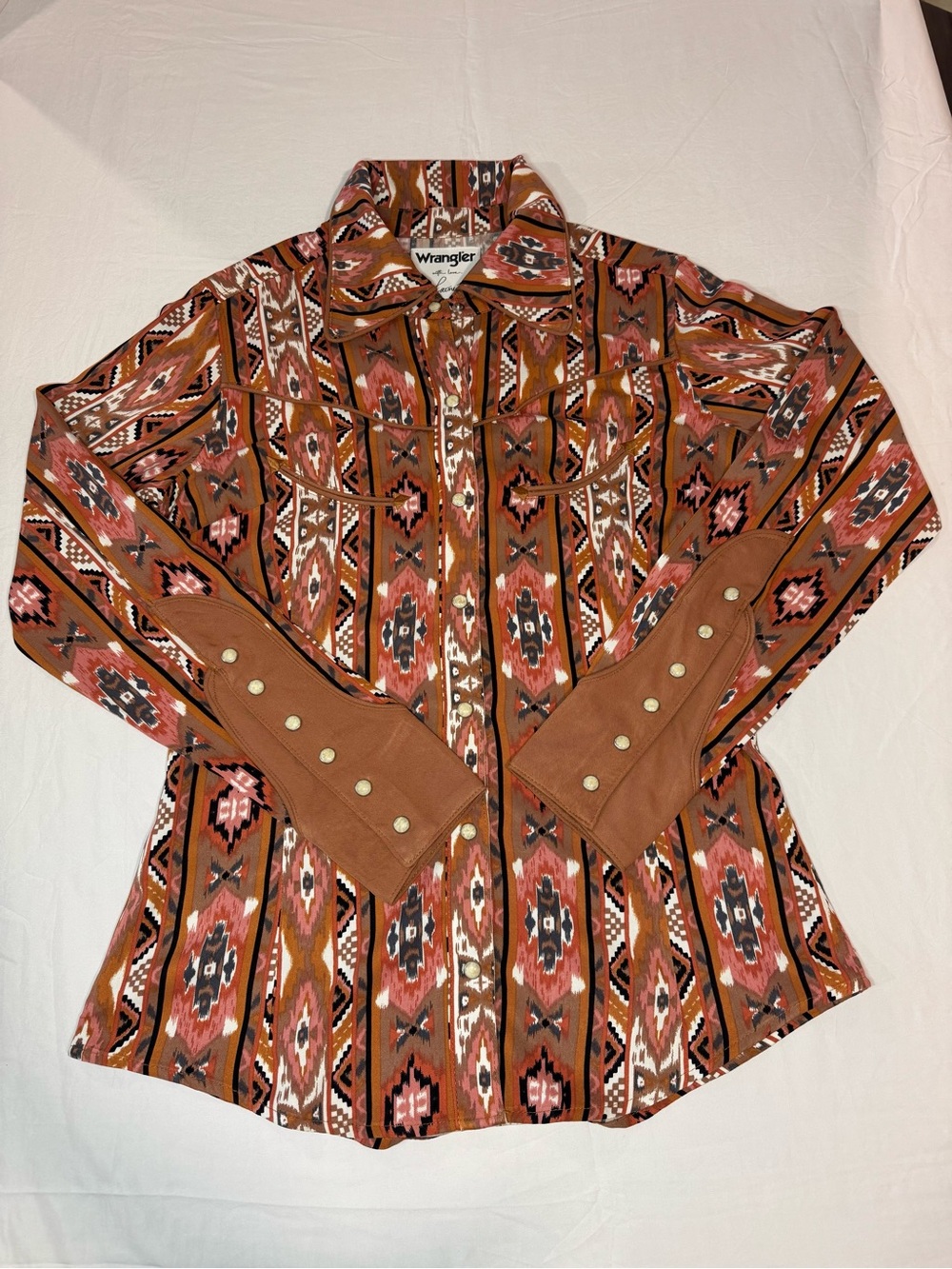 Wrangler x Lainey Wilson Women’s S Southwestern Pearl Snap Western Shirt